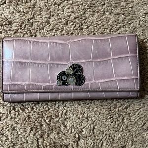 RARE!!!! Beautiful pebbled Henri Bendel wallet.